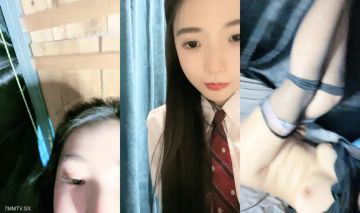 大二学生妹！美女宿舍玩诱惑！超棒身材大奶肥穴，难得一见一线天馒头B，怼在镜头前，堪称极品