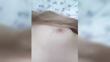 #直播_小姐姐带甜美闺蜜一起秀_，性感黑丝丁字裤_，掰穴互相舔逼_，跳蛋震动一脸享受 (1)