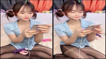 卡哇伊18邻家小妹来袭黑丝情趣装浴室自慰假屌地上骑坐双脚夹着道具深插手指勐扣小骚逼