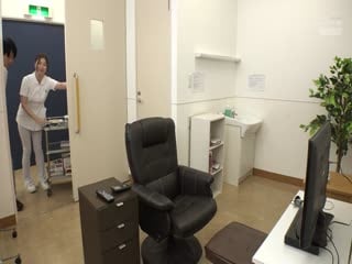 [4K]DANDY-838「采精室でイケメン患者と2人きり！不意打ち射精に惊き精子を采取出来なかった熟年看护师が谢りなが第04集