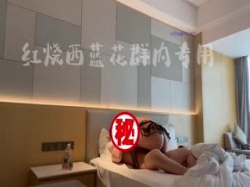 《硬核炸弹✅最新泄密》露脸才是王道！优质富豪约炮大佬【红烧西蓝花】粉丝群内福利~玩肏各类一字马外围模特(4)